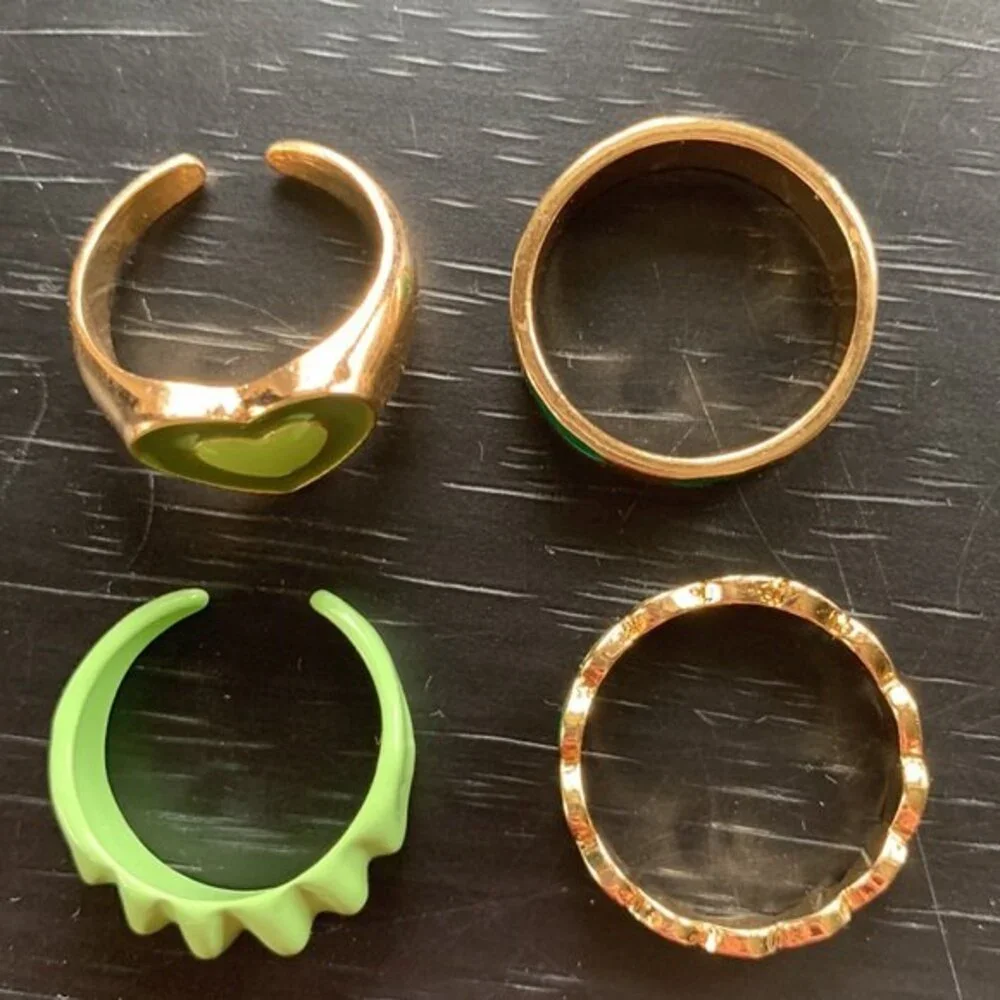 Set of 4 Green Heart Rings